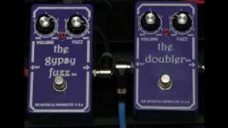 Video thumbnail for KR Gypsy Fuzz - KR Doubler demo - KR Megavibe (with Area 51 wah, Grosh Strat) by Jack Zucker