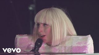 Kadr z teledysku Gypsy tekst piosenki Lady Gaga