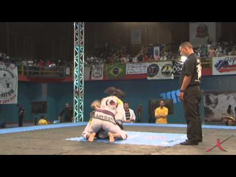 MUNDIAL CBJJE 2013 - Bianca Basílio x Larissa Putz by x-combat