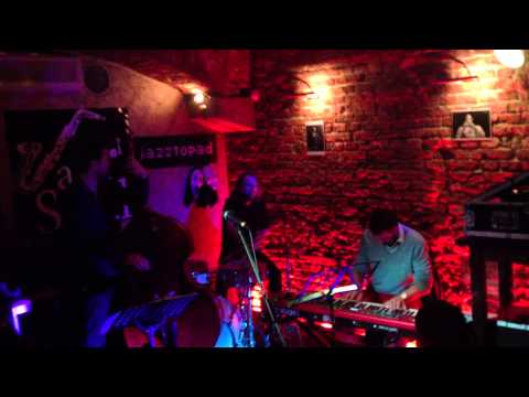 Jacek Szwaj - Footprints solo