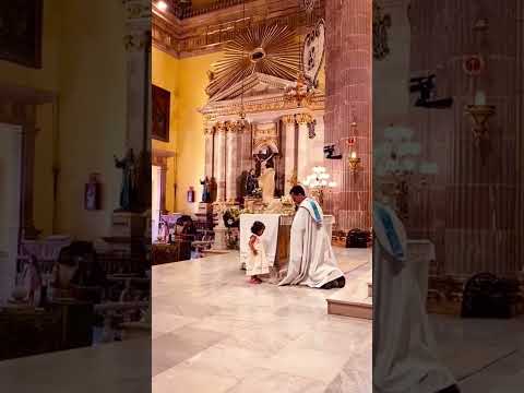 Mira la reacción del Sacerdote al ver a la Niña #shorts #video #news
