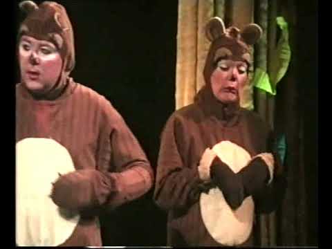 Divadelní soubor J. K. Tyl ve hře Tři medvíďata z 18. března 1995