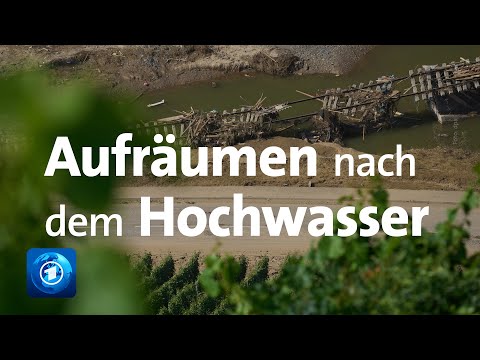 Aufräumen nach der Hochwasserkatastrophe