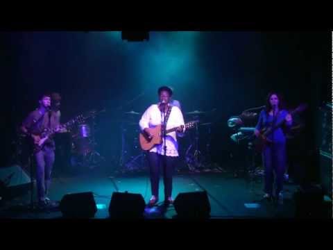 Ellen Oléria e Banda 'Pret.utu' - "Cuba"