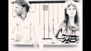 Niki &amp; The Dove - Tomorrow (Instrumental)