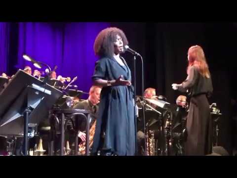 China Moses & Metropole Orkest - 'Running'