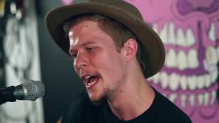 Podunk Parliament - Throwing Bricks At Politics &amp; Pigs - DIY Sessions