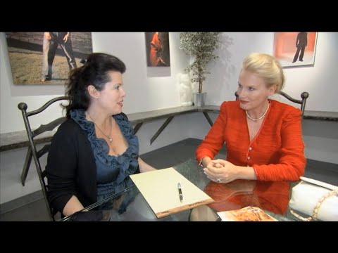 Gunilla Planerar Modellfoto - Svenska Hollywoodfruar (S5 Ep9)