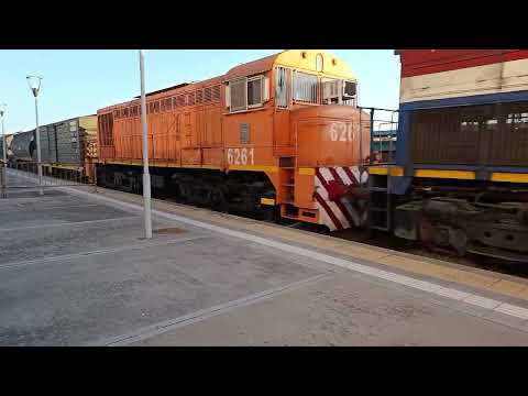 Gt-22 (9027)+ Gaia Naranja (6261) con un Tren Cargado de N.C.A a su paso por "Estación La banda" 🚂☀️