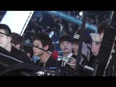 131114 BEAST and BTS Sitting at Melon Music Award
