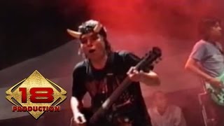Download lagu KONSER ~ EDANE - KAU PIKIR KAULAH SEGALANYA @Live Sumatra Utara 30 Juli 2006 mp3
