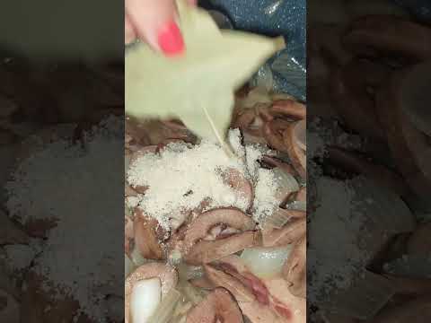 Receta de riñones al jerez,acompañado de unas papas fritas#riñones #riñonesaljerez #recetas