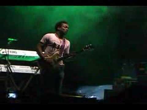 The Roots Hendrix Cover Machine Gun Live at Langerado 2008