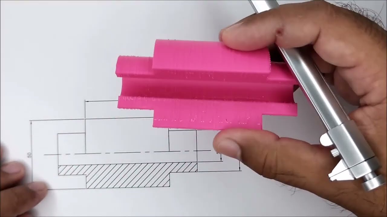 Desenho técnico - Representação de uma peça em meio  corte | Aula 13