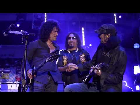 ACE FREHLEY JOINS THE KISS ACOUSTIC SET ON KKVIII FOR 4 SONGS R.I.P. ACE