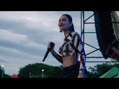 Un resbaladero Quítame esto que voy a caer La Cachera Ana Del Castillo y Tavo García en Guayacanal