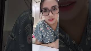 Download lagu Tante nyobain bra..!!! Biar tambah gedhe mp3