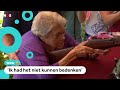 Ria (100) krijgt een schiettent cadeau