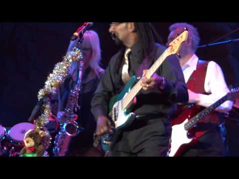 03 PETER WHITE CHRISTMAS WITH RICK BRAUN AND MINDI ABAIR    MAH01904 WALK