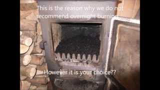 preview picture of video 'Heatsource of Uppingham -  tarred flue from overnight burning on wood on a Clearview Pioneer 400'