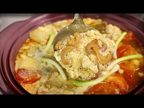 Crab Paste Noodle Soup (Bún Riêu)