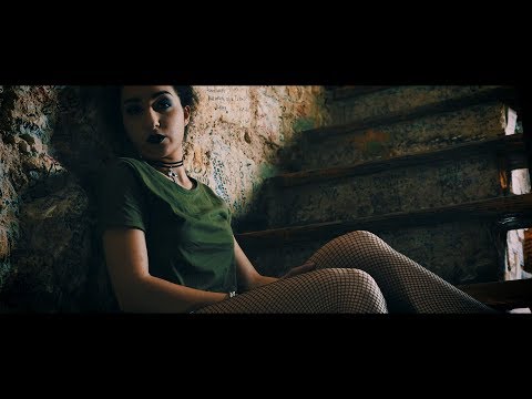 Laureia - Freak Out (Official Video)