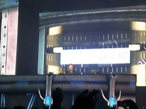 ASOT600 DEN BOSCH: Arctic Moon playing his remix of "Armin van Buuren - Coming Home"