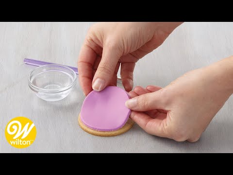 How to Apply Fondant Decorations on Cakes and Other ...