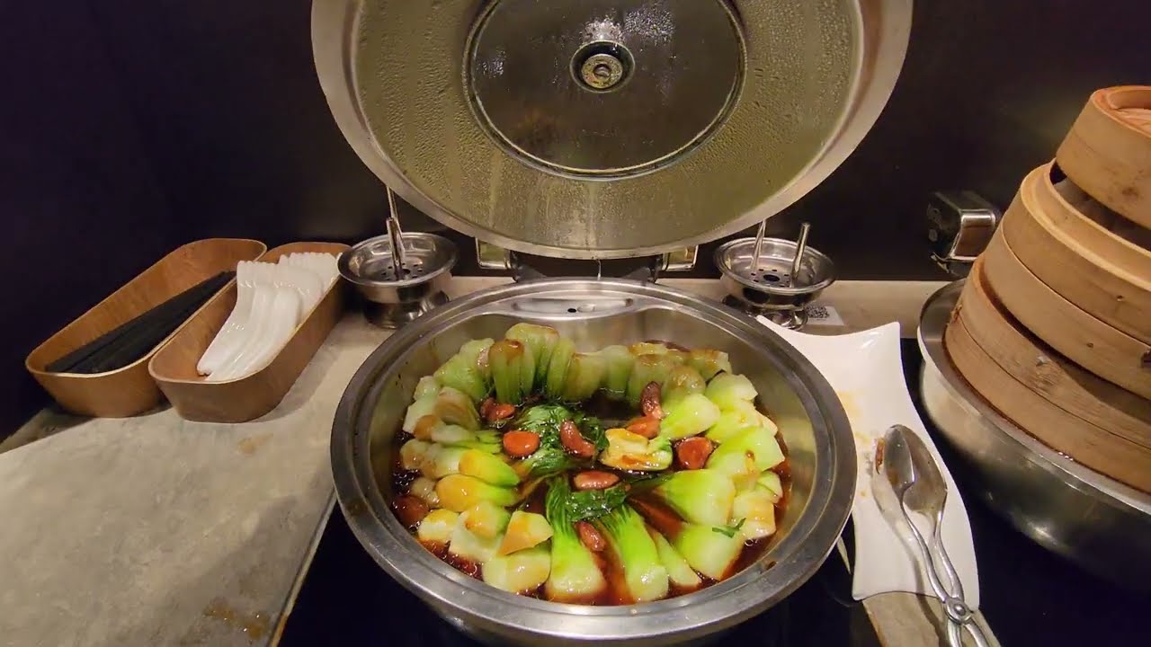 Cathay Pacific The Pier Business Class Lounge thumbnail