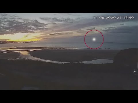 Ufo Inghilterra: Un oggetto fa una manovra incredibile.