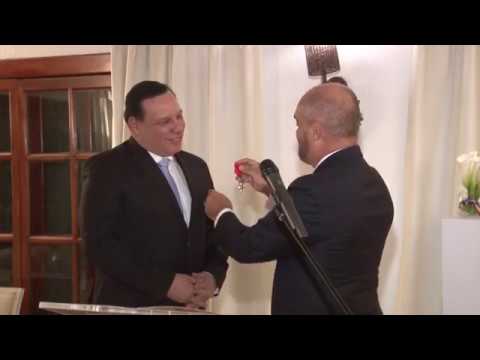 Gobierno de Francia condecora a científico hondureño Marco Tulio Medina