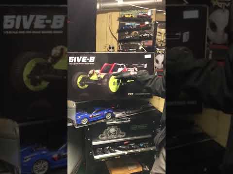 TLR 5ive-B unboxing: Part 1