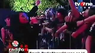 Download lagu RESTLESS ' Sang Pemberi Cahaya ' Live Radio Show TVone mp3