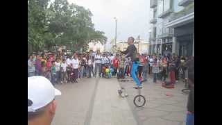 preview picture of video 'Circo de calle ''Malabarista'' Bulevar Constituciòn, Valencia Venezuela'