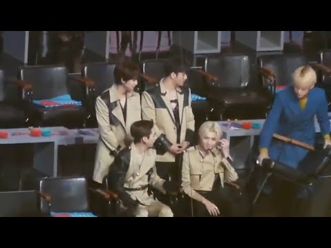 190106 - GDA 2019 Day 2 ( NU'EST W and BTS interaction ) taehyung Lift the chair