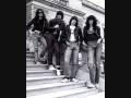 DeeDee Ramone & Joey Ramone - I am seeing ufos
