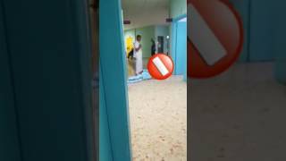 disperato-in-ospedale-si-getta-a-terra-con-il-femore-rotto