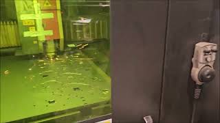 M&aacute;quina de fibra a laser Amada Ensis 3015 AJ 9kW + ASLUL 3015 | Imagem 4 - Machineryline