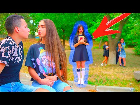 Ghost Girl persigue a Diana!