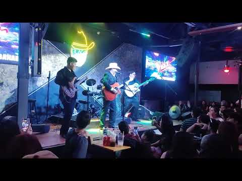 Tony Espinoza en la voz cachanilla !!!