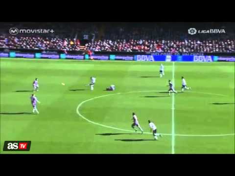 Gol de Negredo desde medio campo