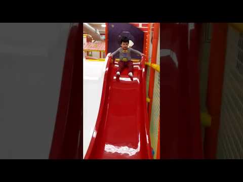 Deslizandome  a la piscina de bolas 🥰