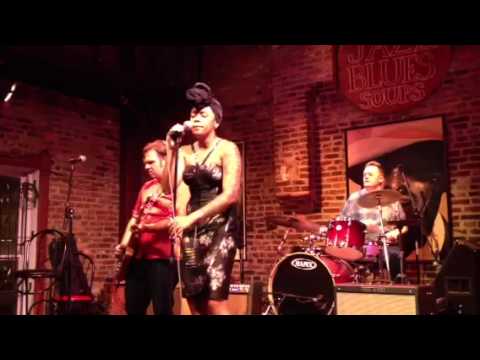 Nikki Hill - Shake A Hand