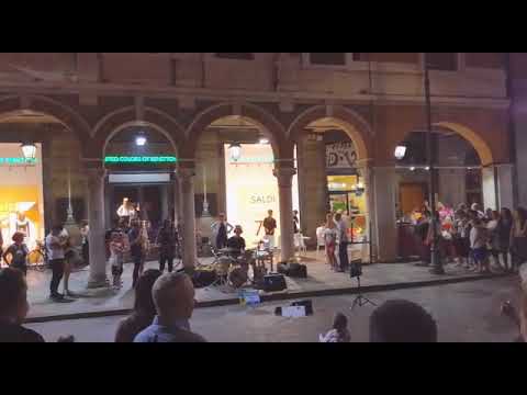 Buskers Ferrara street drum