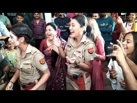 Yukti Kapoor birthday celebration on set...🎉🎊🎉🎊🎂🎂🕺💫💥❤️🤯