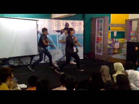 111223 SHine-E in Launching Book SHInee @Gramedia Depok