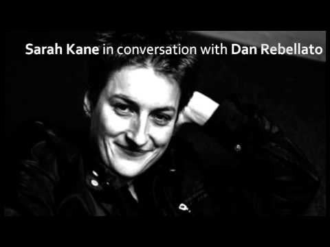 Η Sarah Kane [Σάρα Κέην], κορυφαία εκπρόσωπος του «θεάτρου στα μούτρα σου» (in-yer-face theatre), συνομιλεί με τον θεατρολόγο Dan Rebellato [Νταν Ρεμπελλάτο] στο Studio Theatre του Royal Holloway, University of London (3 Νοεμβρίου 1998). Μια σπάνια μαρτυρία της ίδιας της δραματουργού για τη γραφή, τη βία και την πρόσληψη του έργου της, λίγους μόνο μήνες πριν τον πρόωρο θάνατό της.