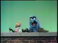 Sesame Street Herry Monster And Prairie Dawn Look For Shoes