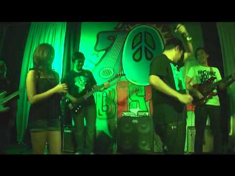 HARI NG TONDO live- Gloc-9 ft. Denise. 70's Bistro 01.17.12