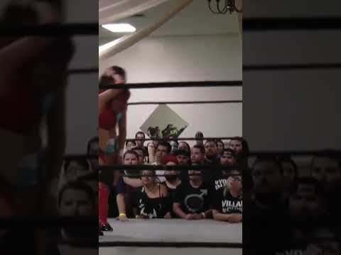 Ivelisse Takes Down Chelsea Green #chelseagreen #ivelisse #womenswrestling #wrestling #laurelvanness